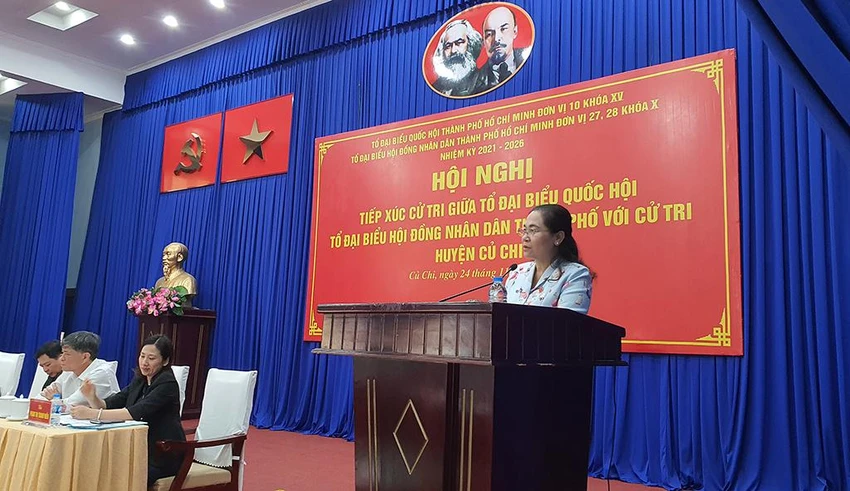 Bà Nguyễn Thị Lệ phát biểu tại buổi tiếp xúc. Ảnh: NY tiep-xuc-cu-tri-cu-chi