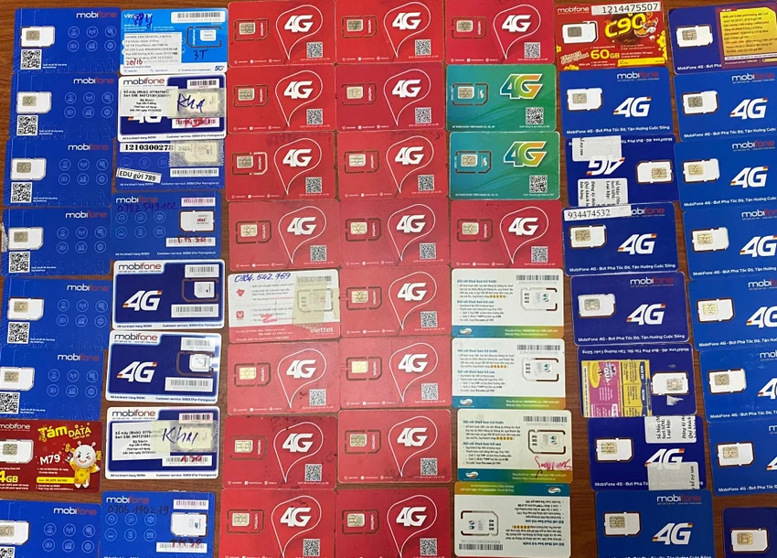 Lượng lớn sim rác bị Công an quận 8 thu giữ. Ảnh: CA Lượng lớn sim rác bị Công an quận 8 thu giữ. Ảnh: CA