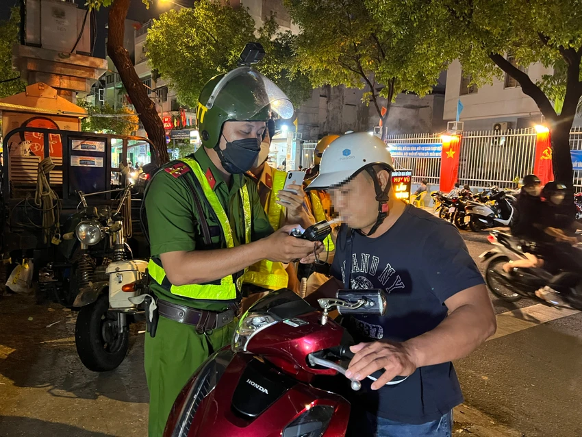 Anh C thừa nhận vi phạm và cho biết sẽ rút kinh nghiệm. Ảnh: NY Anh C thừa nhận vi phạm và cho biết sẽ rút kinh nghiệm. Ảnh: NY