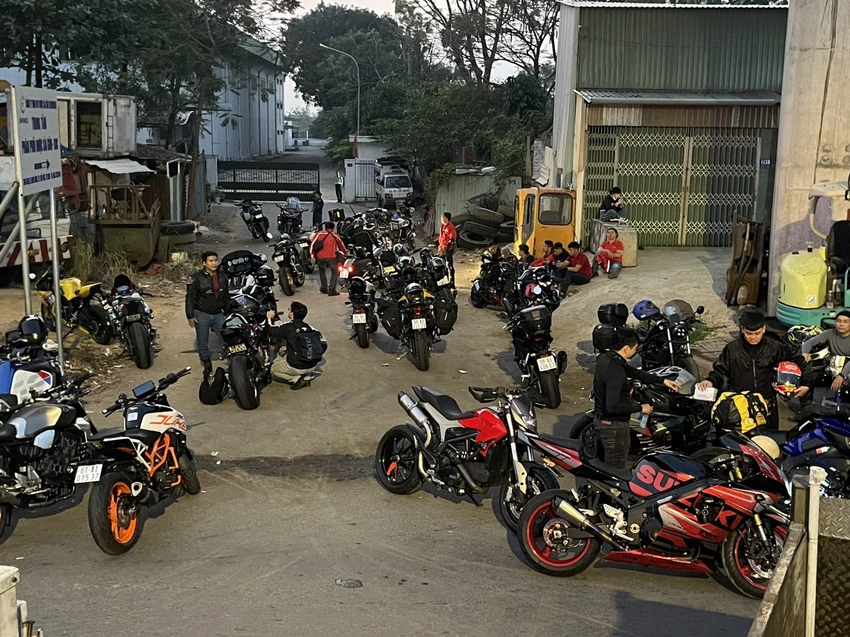 Các phương tiện phân khối lớn bị bắt. Ảnh: PC08 Các phương tiện phân khối lớn bị bắt. Ảnh: PC08