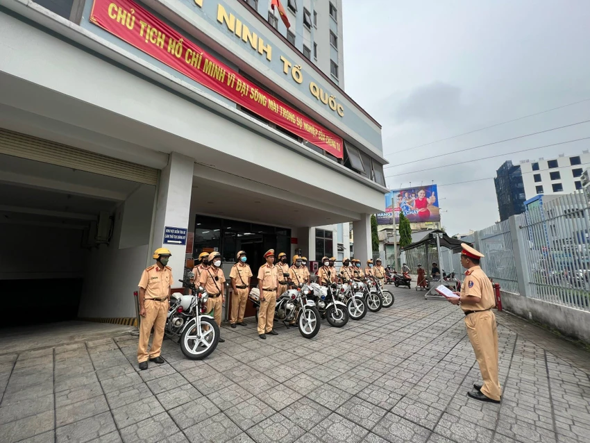 Quán triệt trước khi triển khai lực lượng thực hiện nhiệm vụ. Ảnh: PC08 Quán triệt trước khi triển khai lực lượng thực hiện nhiệm vụ. Ảnh: PC08