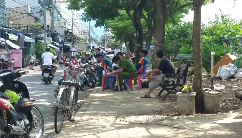 Công an quận 8 có mặt tại hiện trường. Ảnh: ĐC Công an quận 8 có mặt tại hiện trường. Ảnh: ĐC