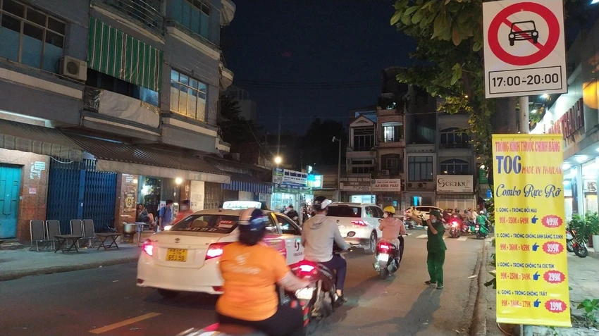 xe-oto-di-vao-duong-cam-plo-3.jpg