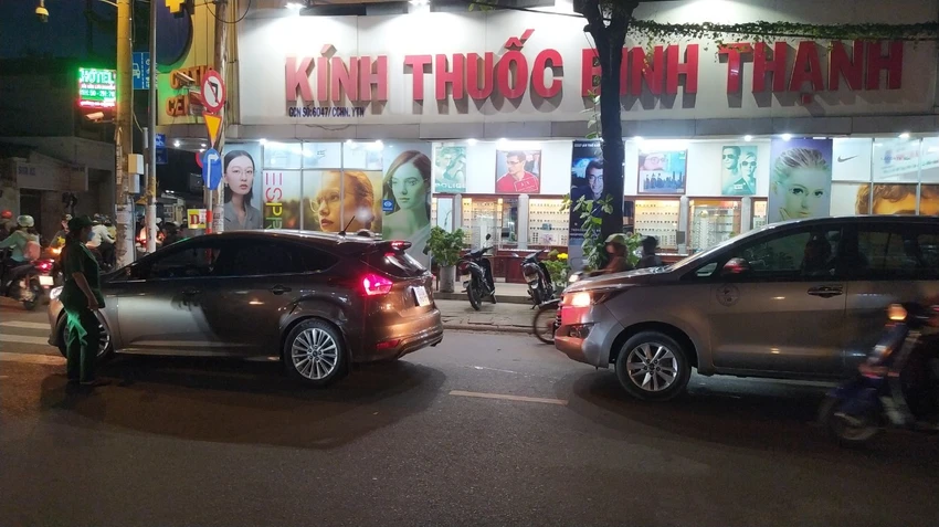 xe-oto-di-vao-duong-cam-plo-4.jpg