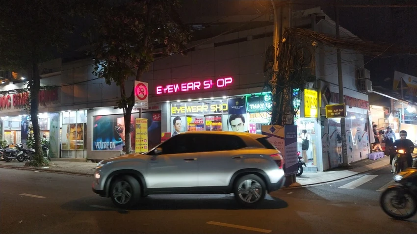 xe-oto-di-vao-duong-cam-plo-9.jpg