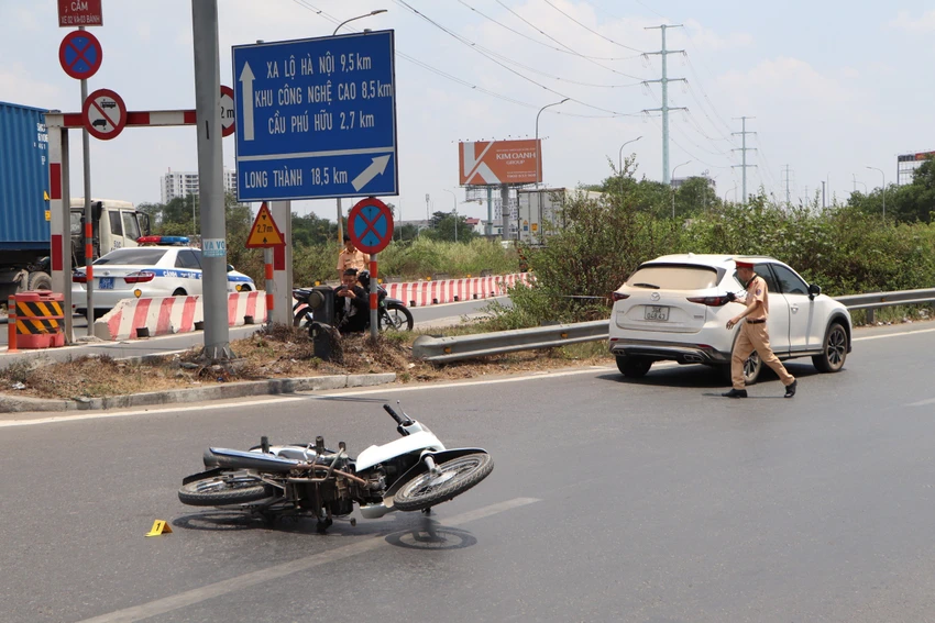 Dựng hiện trường vụ xe ô tô va chạm giao thông rồi bỏ chạy ở TP Thủ Đức