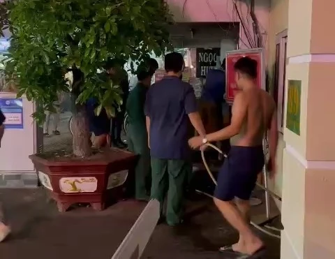 Bộ đội biên phòng kịp thời dập tắt đám cháy tiệm photo