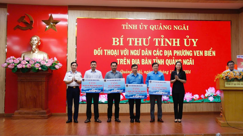 ngu-dan-quang-ngai-yeu-cau-tang-cuong-bao-ve-ngu-dan-hanh-nghe-tren-bien-4.jpg