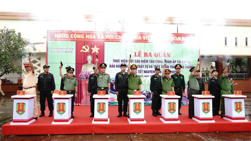 cong-an-quang-ngai-ra-quan-cao-diem-tran-ap-toi-pham-bao-ve-tet-nguyen-dan-2025-22.jpg