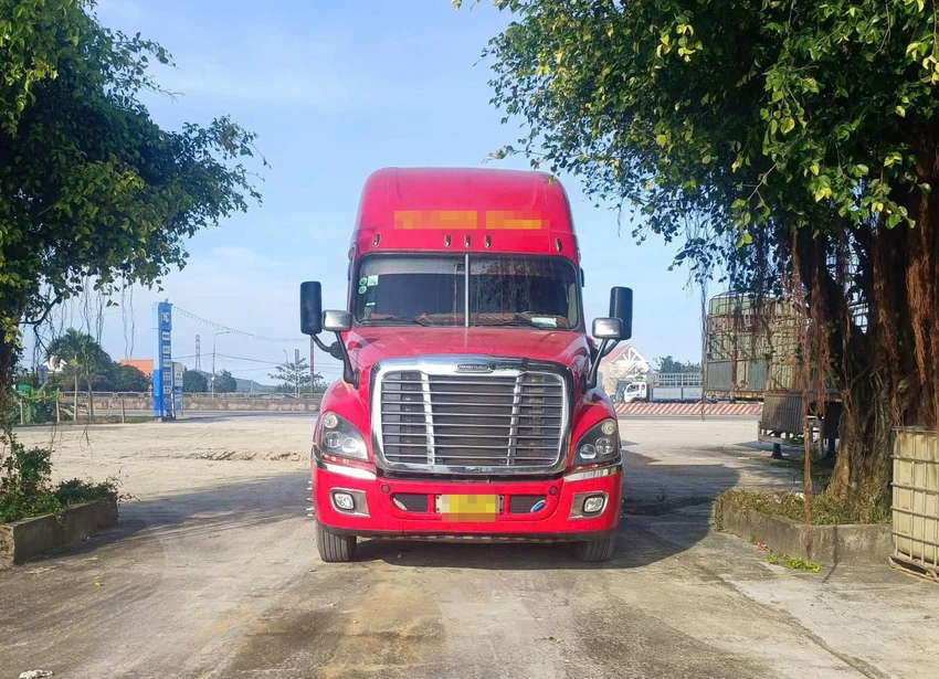 CSGT Quảng Ngãi cứu một tài xế xe đầu kéo bị phù phổi khỏi nguy kịch tính mạng