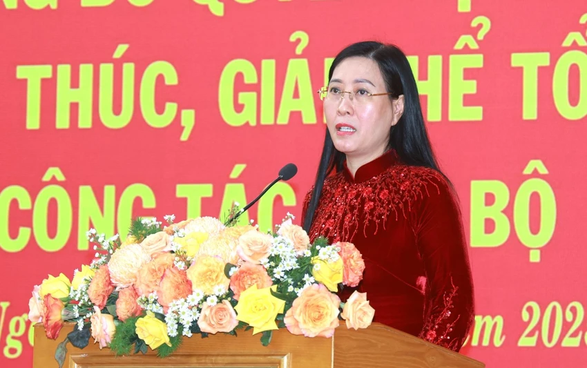 quang-ngai-cong-bo-nhieu-quyet-dinh-ve-cong-tac-can-bo-6.JPG