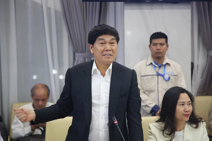 hu-tuong-dat-hang-tap-doan-hoa-phat-san-xuat-ray-thep-cho-hang-loat-du-an-duong-sat-quy-mo-den-250-ty-do-1.jpg