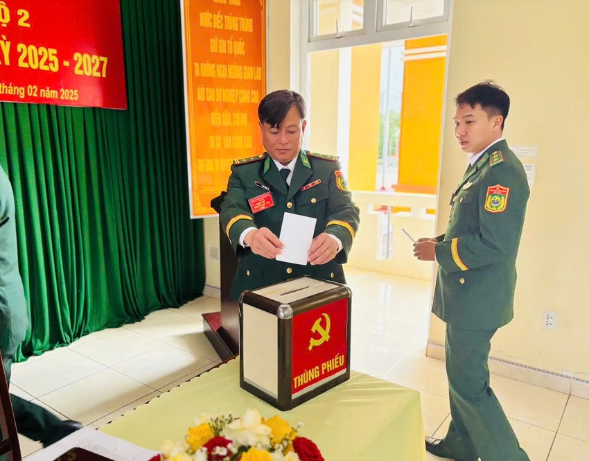 dai-hoi-chi-bo-o-dao-tien-tieu-siet-chat-kiem-soat-chong-khai-thac-iuu-2.jpg