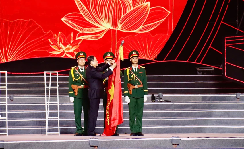 chu-tich-quoc-hoi-du-le-ky-niem-80-nam-khoi-nghia-ba-to-va-50-nam-giai-phong-tinh-quang-ngai-11.jpg