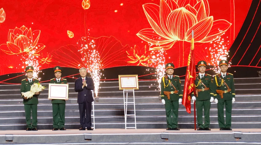 chu-tich-quoc-hoi-du-le-ky-niem-80-nam-khoi-nghia-ba-to-va-50-nam-giai-phong-tinh-quang-ngai-2.jpg