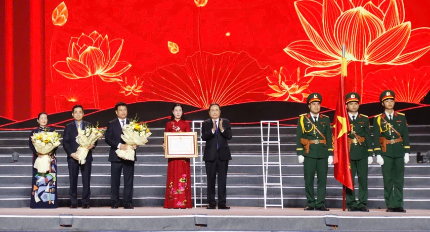 chu-tich-quoc-hoi-du-le-ky-niem-80-nam-khoi-nghia-ba-to-va-50-nam-giai-phong-tinh-quang-ngai-9.jpg