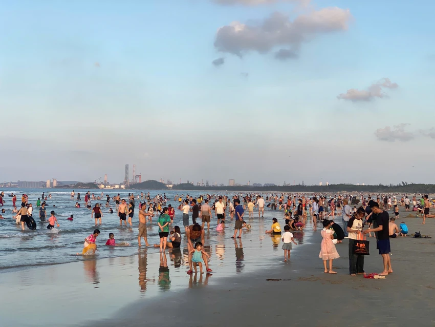 du-lich-quang-ngai-thu-hon-200-ti-dong-dip-le-30-4-va-1-5.jpg