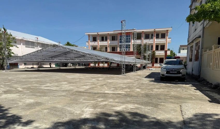 Không mang vòng hoa khi đến viếng nguyên Chủ tịch nước Trần Đức Lương tại Quảng Ngãi