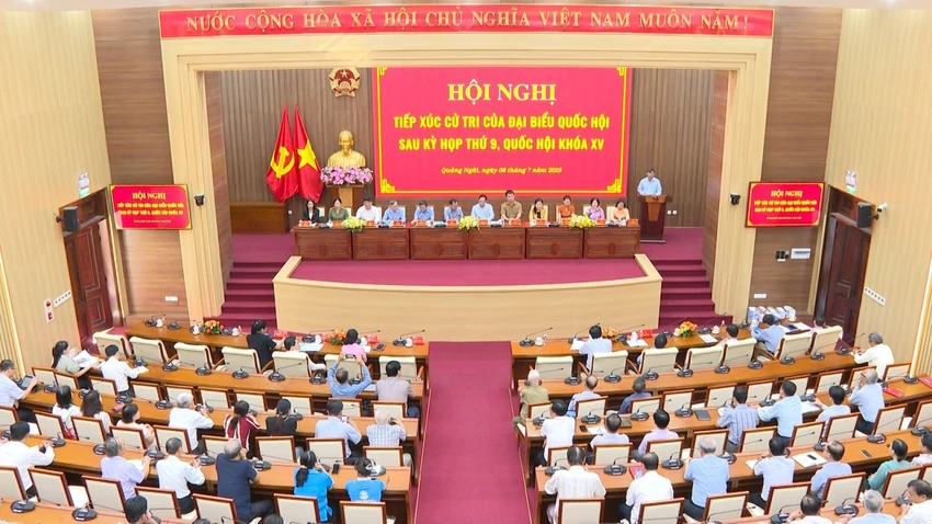 Phó Chủ tịch Quốc hội Trần Quang Phương tiếp xúc cử tri tỉnh Quảng Ngãi