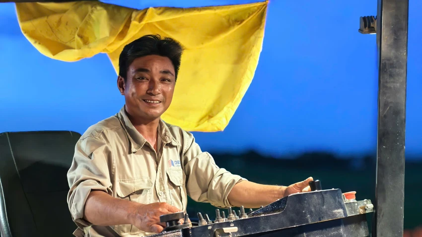 xuyen-dem-tren-cong-truong-cao-toc-bac-nam-doan-qua-quang-ngai-3.jpg