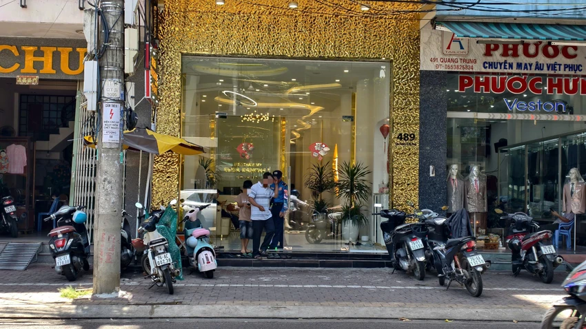 vien-tham-my-moi-chai-lam-dich-vu-chui-1.jpg