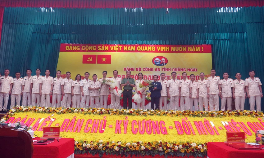thuong-tuong-pham-the-tung-du-dai-hoi-dang-bo-cong-an-tinh-quang-ngai1.jpg