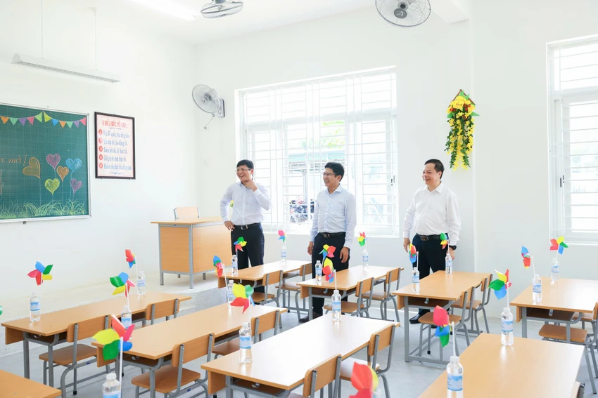 hon-1-300-hoc-sinh-vung-khu-kinh-te-dung-quat-chuyen-vao-hoc-trong-ngoi-truong-42-ti-3.jpg