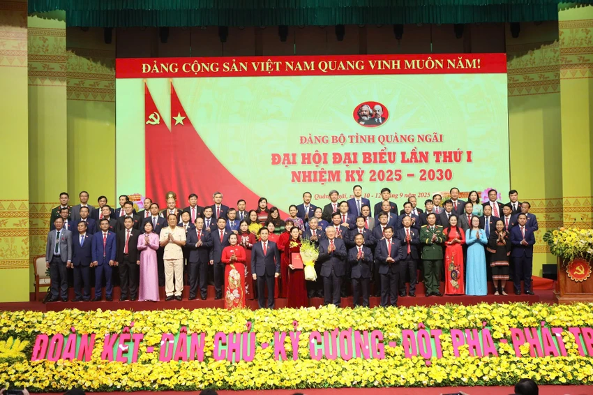 cong-bo-quyet-dinh-cua-bo-chinh-tri-ve-ban-chap-hanh-ban-thuong-vu-tinh-uy-quang-ngai- (4).jpg