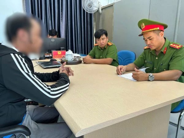 quang-ngai-khoi-to-nhieu-nhan-vien-cong-ty-giao-hang-tham-o-tai-san1.jpg