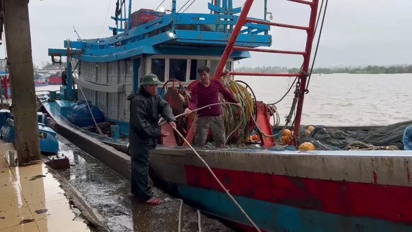 Quảng Ngãi phát đi công điện khẩn ứng phó siêu bão Bualoi