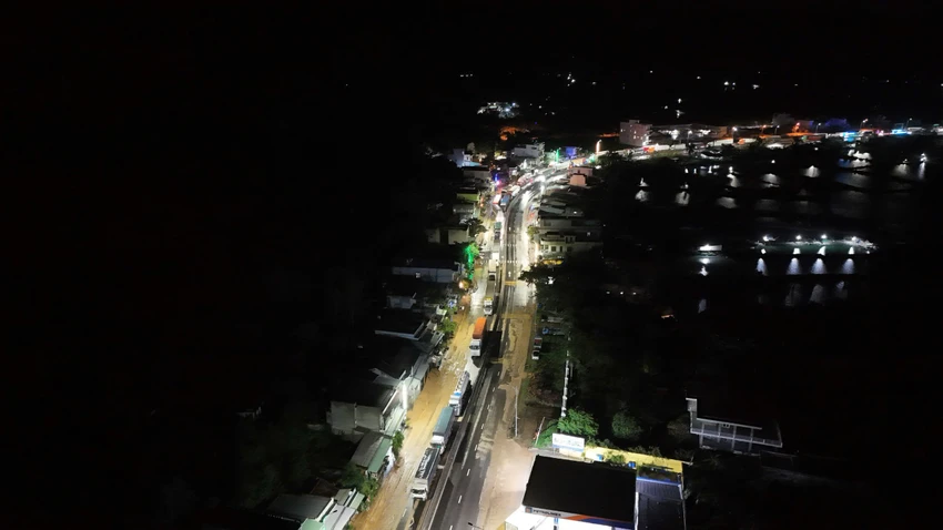 dak-lak-hang-ngan-phuong-tien-chon-chan-tren-quoc-lo-1-vi-lu-lich-su2.jpg