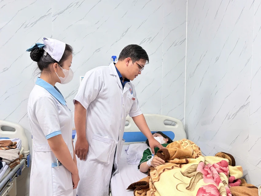 u-nghi-ngo-doc-banh-mi-o-quang-ngai-gan-30-nguoi-nhap-vien-nganh-y-te-vao-cuoc-khan-cap-3.jpg