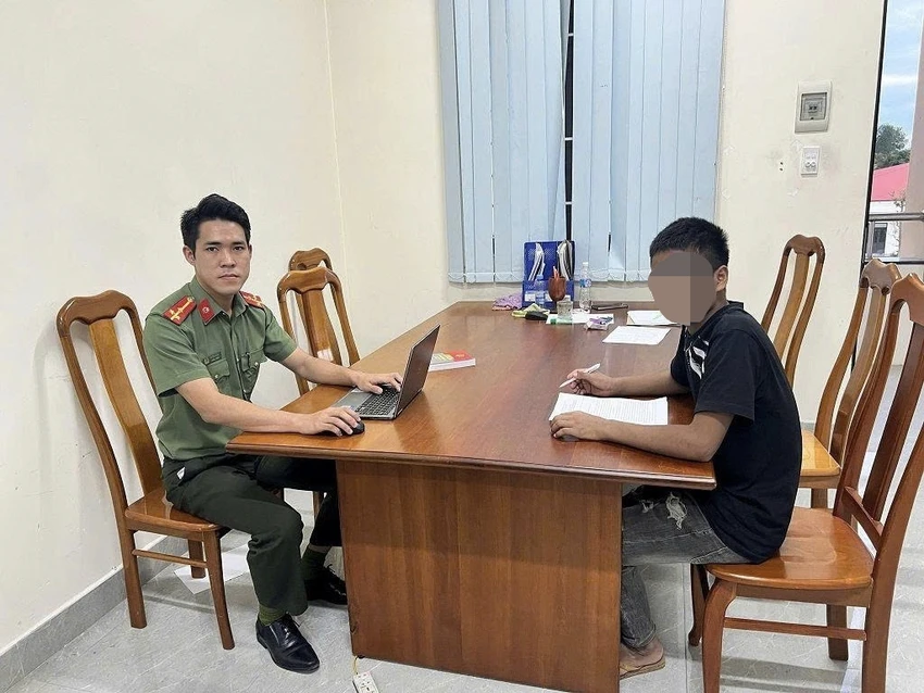 nhau-say-duoc-nguoi-la-cho-di-nho-xe-o-to-tinh-day-thay-o-campuchia-.jpg