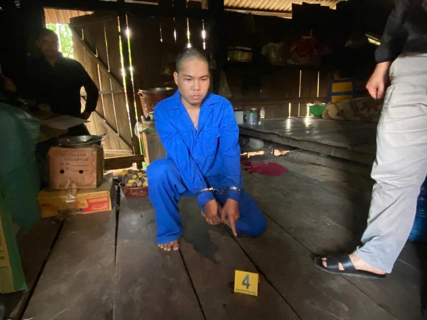 bat-ke-treo-co-tuoi-xang-doa-dot-vo-ho-o-quang-ngai- (1).jpg