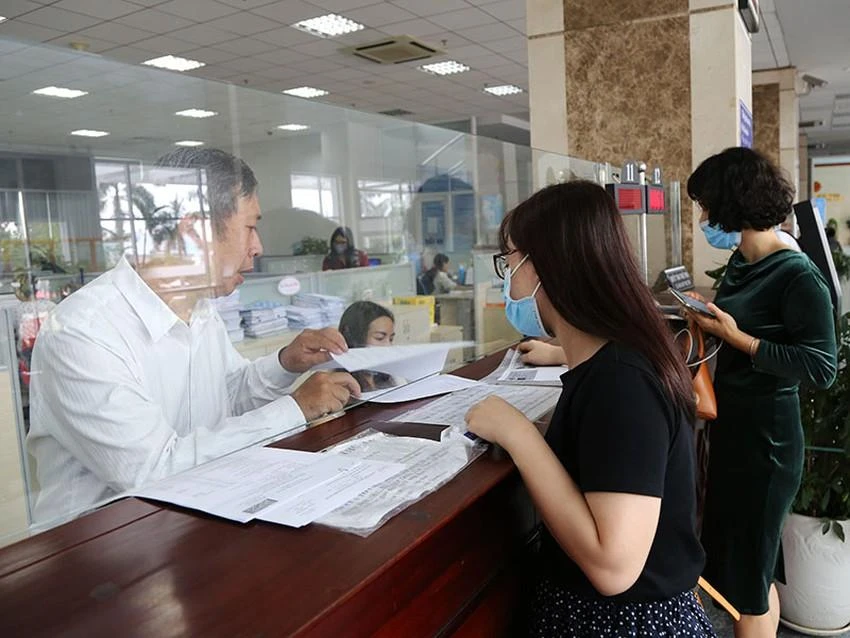 Người dân làm việc với cơ quan thuế tại TP.HCM. Ảnh: HOÀNG GIANG Người dân làm việc với cơ quan thuế tại TP.HCM. Ảnh: HOÀNG GIANG
