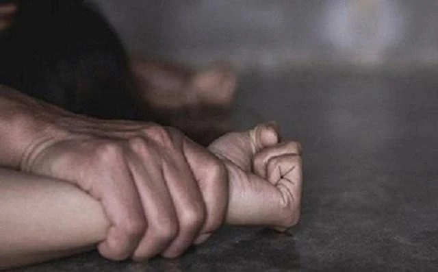 Công an chỉ khởi tố vụ án khi bị hại yêu cầu trong vụ hiếp dâm thuộc khoản 1 Điều 141 BLHS. Ảnh minh họa Công an chỉ khởi tố vụ án khi bị hại yêu cầu trong vụ hiếp dâm thuộc khoản 1 Điều 141 BLHS. Ảnh minh họa