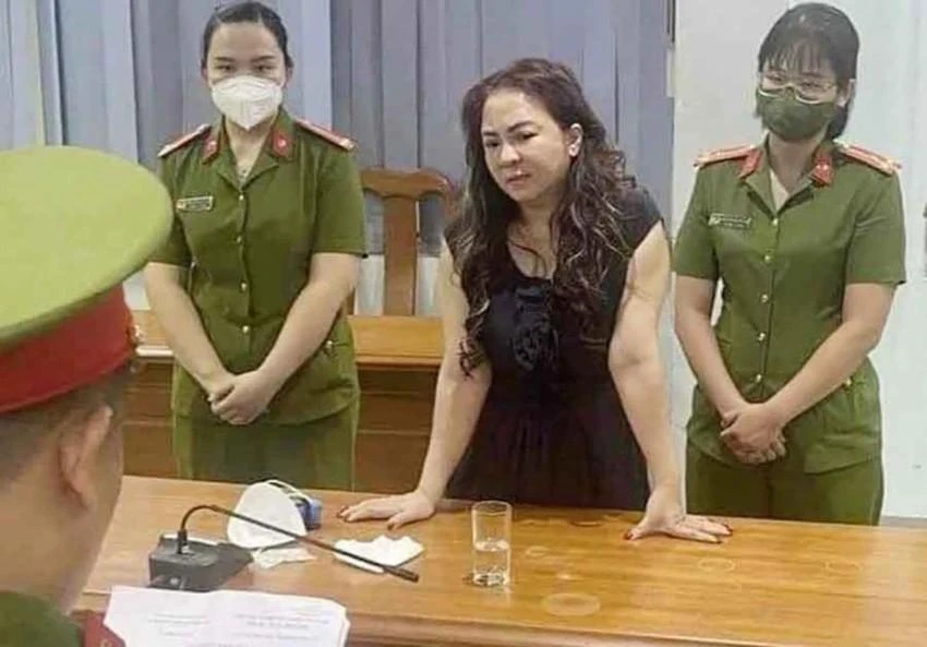 Công an TP.HCM khởi tố, bắt tạm giam bà Nguyễn Phương Hằng hôm 24-3. Ảnh: CA Công an TP.HCM khởi tố, bắt tạm giam bà Nguyễn Phương Hằng hôm 24-3. Ảnh: CA