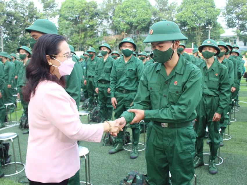 Công dân trong độ tuổi, đủ điều kiện về chính trị, sức khỏe, văn hóa sẽ được tuyển chọn đi nghĩa vụ quân sự. Ảnh: HOÀNG GIANG