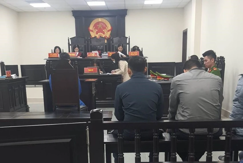 Cựu cảnh sát cơ động lừa bán que test COVID-19 lãnh án tù. Cựu cảnh sát cơ động lừa bán que test COVID-19 lãnh án tù.