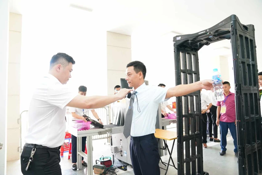 An ninh phiên xử được thắt chặt. Ảnh: Đ.T An ninh phiên xử được thắt chặt. Ảnh: Đ.T