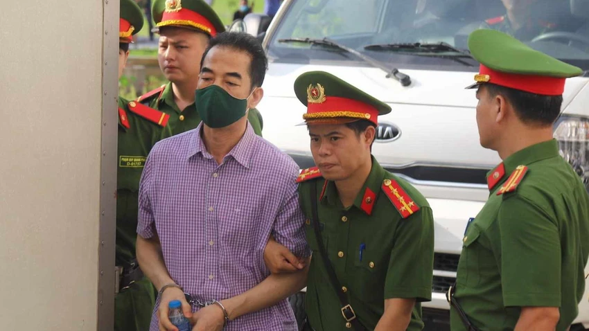 Cựu Thứ trưởng Tô Anh Dũng được dẫn giải đến phiên tòa