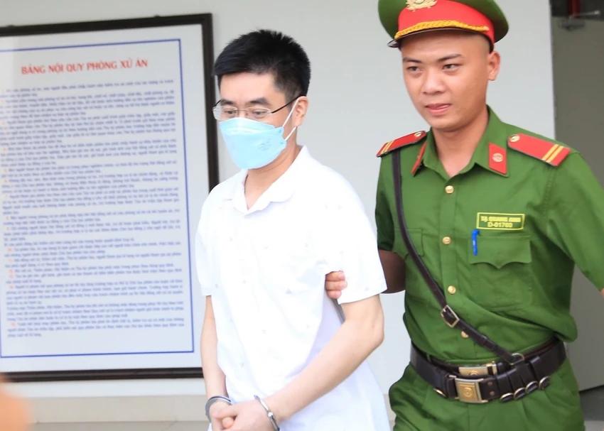 Bị cáo Hoàng Văn Hưng, cựu Trưởng phòng 5 Cơ quan ANĐT Bộ Công an. Ảnh: CTV Bị cáo Hoàng Văn Hưng, cựu Trưởng phòng 5 Cơ quan ANĐT Bộ Công an. Ảnh: CTV