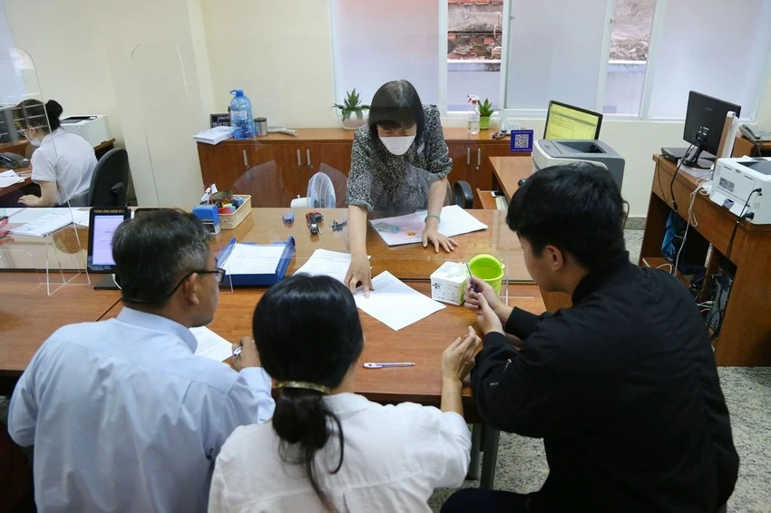 công chứng viên