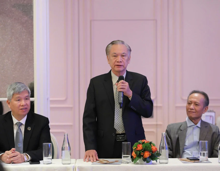 chuyện nghề phán xử