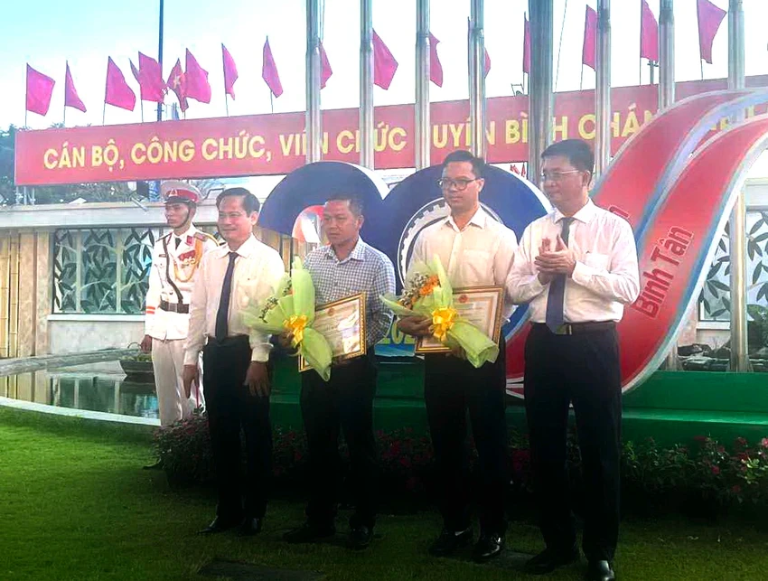 khen-thuong.png