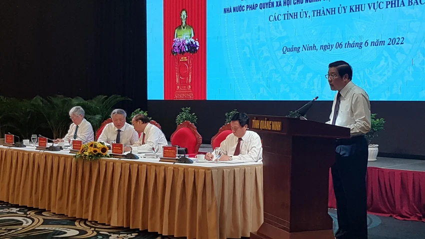 Ủy viên Bộ Chính trị - Trưởng ban Nội chính Trung ương Phan Đình Trạc - Phó Trưởng ban thường trực Ban Chỉ đạo đề án cho biết sau hội nghị này, Ban Chỉ đạo sẽ tổ chức 2 cuộc lấy ý kiến các Tỉnh ủy, Thành ủy khu vực miền Trung - Tây Nguyên và khu vực phía Nam. Ủy viên Bộ Chính trị - Trưởng ban Nội chính Trung ương Phan Đình Trạc - Phó Trưởng ban thường trực Ban Chỉ đạo đề án cho biết sau hội nghị này, Ban Chỉ đạo sẽ tổ chức 2 cuộc lấy ý kiến các Tỉnh ủy, Thành ủy khu vực miền Trung - Tây Nguyên và khu vực phía Nam.
