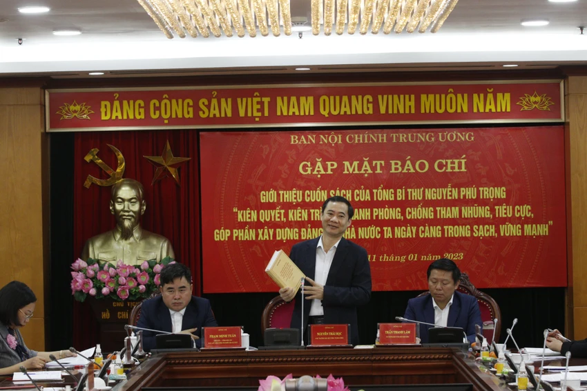 Phó Trưởng ban Nội chính Trung ương Nguyễn Thái Học giới thiệu nội dung cơ bản cuốn sách mới của Tổng Bí thư Nguyễn Phú Trọng về chủ đề PCTN,TC. Ảnh: Phước H. Phó Trưởng ban Nội chính Trung ương Nguyễn Thái Học giới thiệu nội dung cơ bản cuốn sách mới của Tổng Bí thư Nguyễn Phú Trọng về chủ đề PCTN,TC. Ảnh: Phước H.