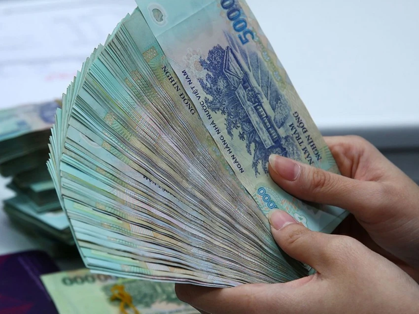 Tiền không thiếu, chỉ là nền kinh tế đang nguội đi, vòng quay vốn chậm lại và thiếu vắng cơ hội đầu tư hấp dẫn. Tiền không thiếu, chỉ là nền kinh tế đang nguội đi, vòng quay vốn chậm lại và thiếu vắng cơ hội đầu tư hấp dẫn.