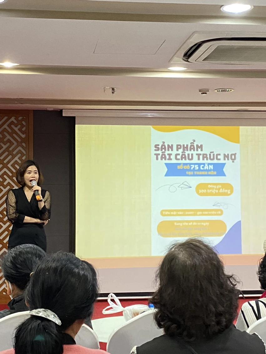 Tổng giá trị các tài sản nhà, đất mà Egroup giới thiệu ngày 22-2 để tái cơ cấu nợ xem ra chỉ tương đương một phần nhỏ tổng số vốn mà hệ sinh thái này đã huy động từ dân cư. Tổng giá trị các tài sản nhà, đất mà Egroup giới thiệu ngày 22-2 để tái cơ cấu nợ xem ra chỉ tương đương một phần nhỏ tổng số vốn mà hệ sinh thái này đã huy động từ dân cư.