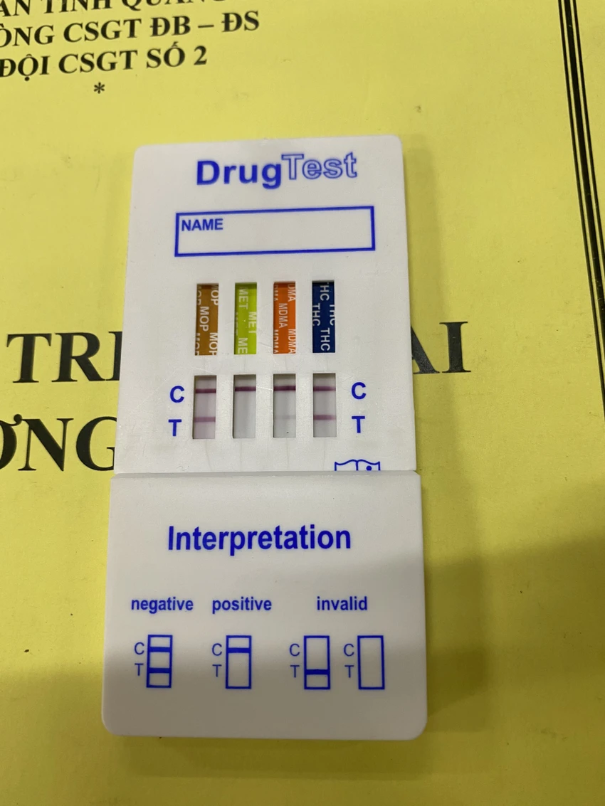 Một trường hợp kiểm tra tài xế xe bồn xăng dầu ở Quảng Ninh cho kết quả dương tính với ma túy. Một trường hợp kiểm tra tài xế xe bồn xăng dầu ở Quảng Ninh cho kết quả dương tính với ma túy.